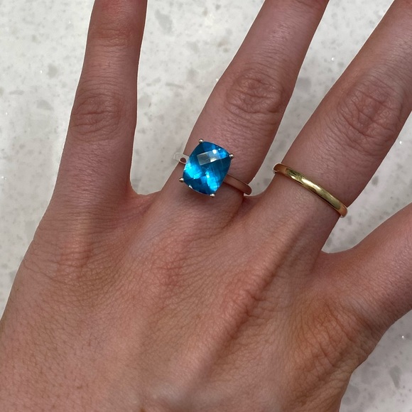 Blue Nile cushion cut size 6 blue topaz 14k white gold ring - Picture 2 of 7